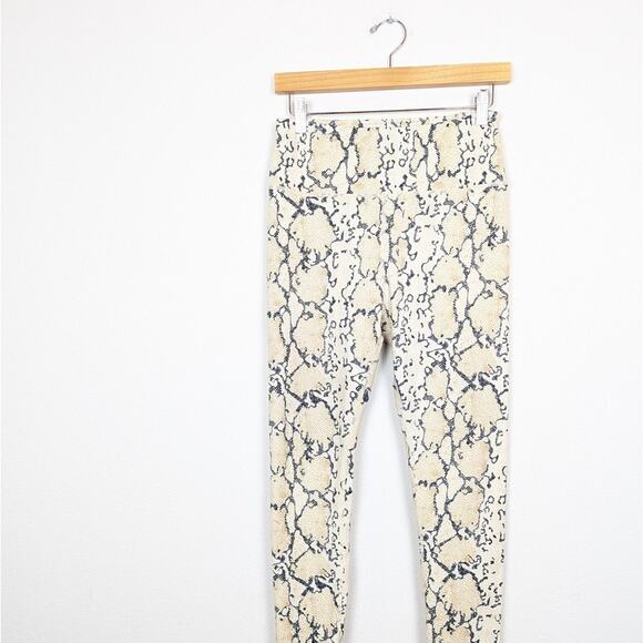 All Fenix White Python Snake Print 7/8 Leggings Size L - Picture 3 of 6